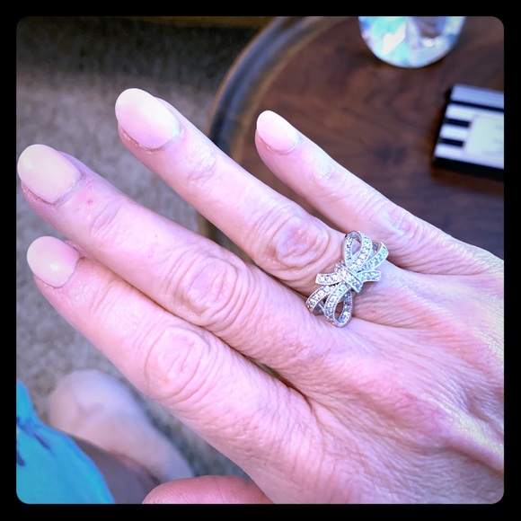 👗SALE TODAY👗Vintage Sterling Silver CZ Bow Ring - Picture 1 of 4